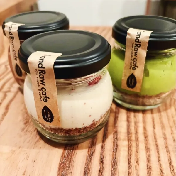 S and Raw cafe